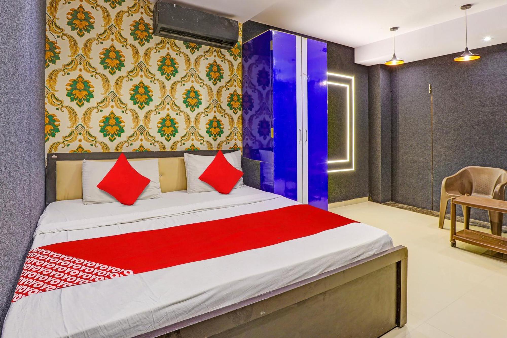 Hotel O Lotus Hotel Surat Exterior photo